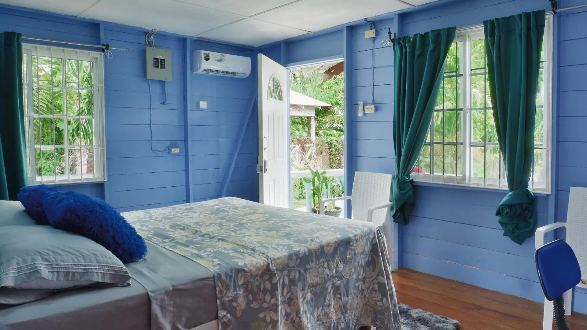 Cozy Cottage With Nature Views & Modern Amenities Negril